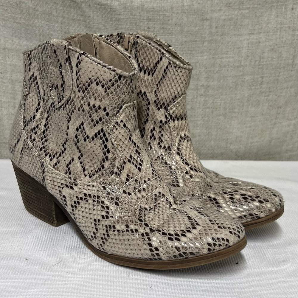 So ankle boots